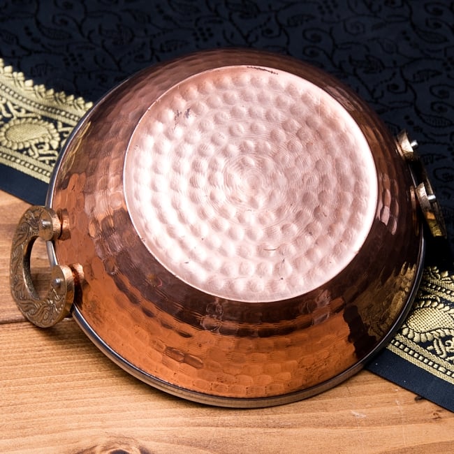 槌目銅装飾仕上げのステンレスカダイ[装飾持ち手付]サービングパン　食器・お皿〔約14.7cm〕 4 - 裏面です