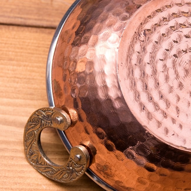 槌目銅装飾仕上げのステンレスカダイ[装飾持ち手付]サービングパン　食器・お皿〔約14.7cm〕 5 - 打ち出し銅のパターンが綺麗です