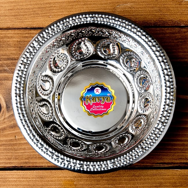 ペイズリーエンボスのアルミ皿 ボウル【直径：15.5cm】の写真1枚目です。ペイズリー模様を施したアルミの食器です！※入荷時期により細部のデザインが変わる場合がございます飾りつき 皿,アルミ ボウル,ボウル,食器,カトラリー