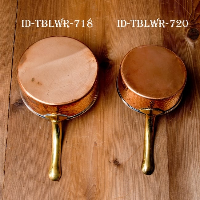 槌目付き 銅装飾のロイヤルソースパン　サービング用の鍋・フライパンとしても大活躍（15.5cm×6.5cm） 11 - 同ジャンル品とサイズ比較用に並べてみたところです