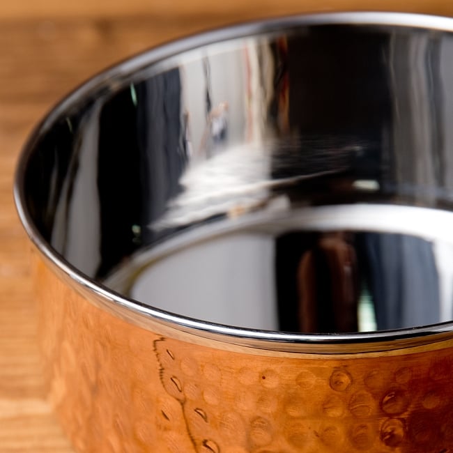 槌目付き 銅装飾のロイヤルソースパン　サービング用の鍋・フライパンとしても大活躍（15.5cm×6.5cm） 4 - 縁の写真です