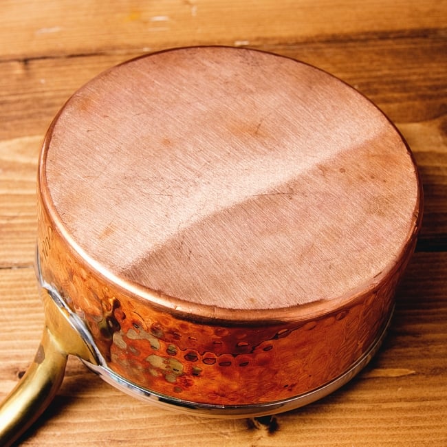 槌目付き 銅装飾のロイヤルソースパン　サービング用の鍋・フライパンとしても大活躍（15.5cm×6.5cm） 8 - とにかく見た目が美しいです