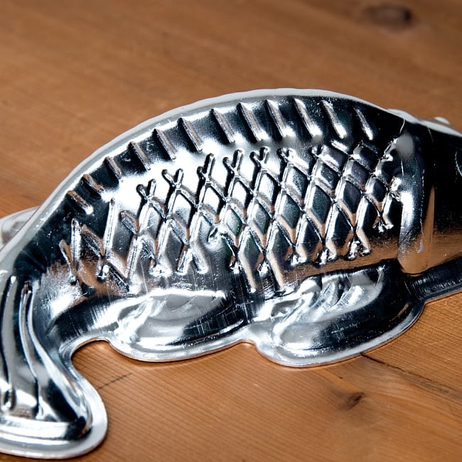 縁起の良い鯉 魚の形をしたアルミニウム製 お菓子の型 - 20cm 5 - 横からの写真です