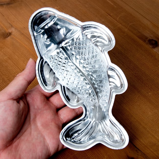 縁起の良い鯉 魚の形をしたアルミニウム製 お菓子の型 - 20cm 8 - このくらいのサイズ感になります