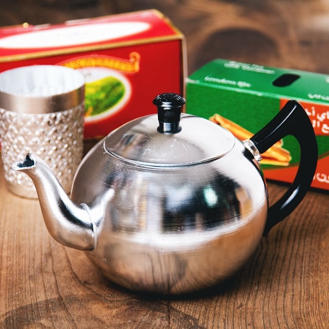 まんまるレトロティーポット 1000ml タイのアルミ細工急須の写真1枚目です。レトロでかわいい雰囲気のティーポットですティーポット,急須,やかん,ヤカン,水差し,お茶,茶こし,紅茶,ジャスミン茶