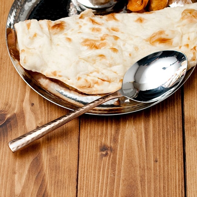 銅装飾槌目仕上げ カレースプーン 6 - インド料理はもちろん、普段のテーブルコーディネートに。