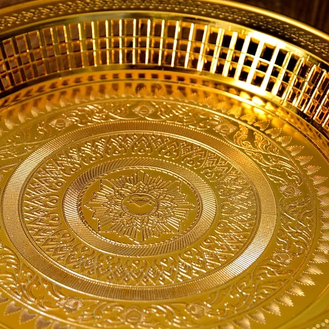 タイのお供え入れ 飾り皿 ゴールドとシルバー〔約31.5cm〕 4 - とても雰囲気があります
