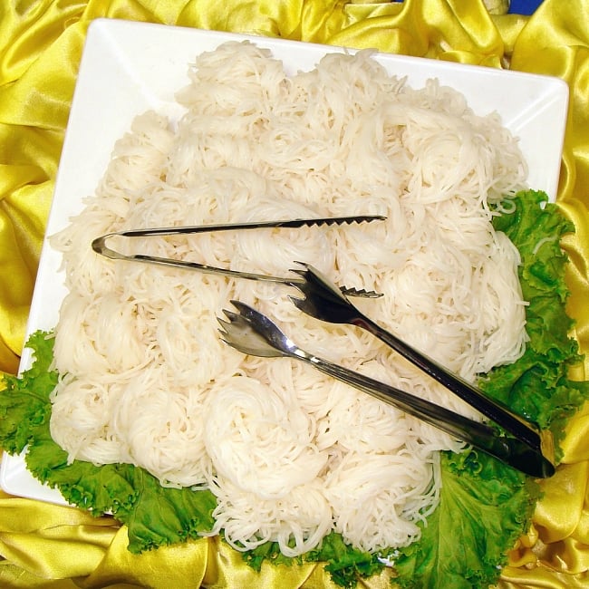 タイのトング 氷や米麺などの取り分けへ　約14cm 6 - このように使われております