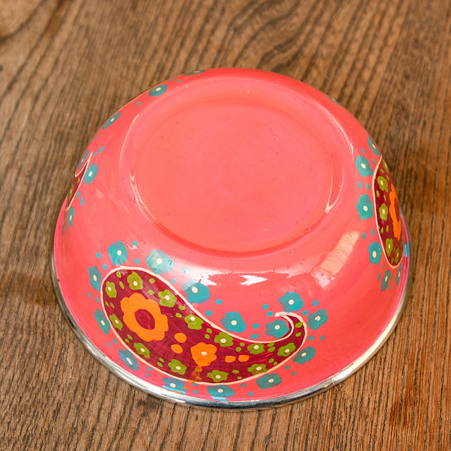 手描きカシミールペイントのカトリ・カレー小皿[直径：10cm x 高さ：4cm ] - ピンクペイズリー 3 - 底面の様子です。