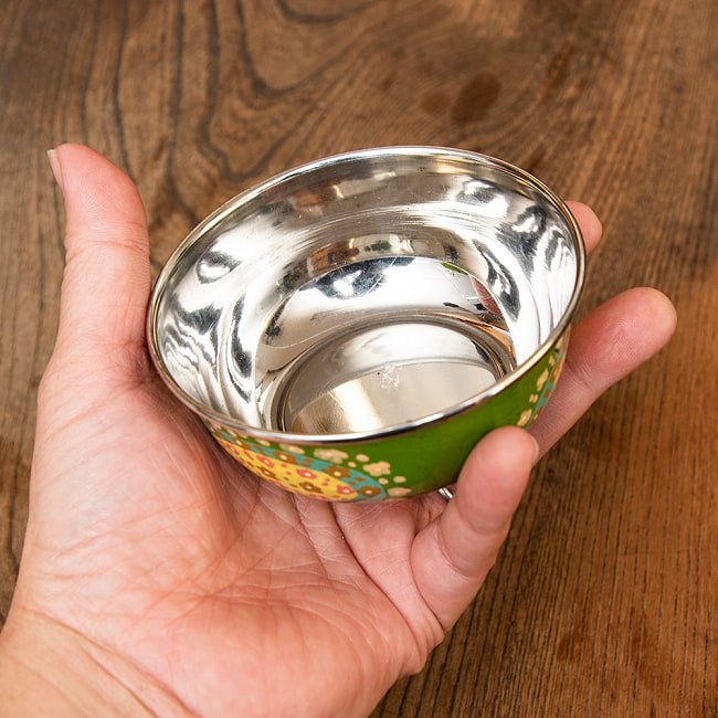 手描きカシミールペイントのカトリ・カレー小皿[直径：10cm x 高さ：4cm ] - グリーンペイズリー 5 - これくらいのサイズ感です。
