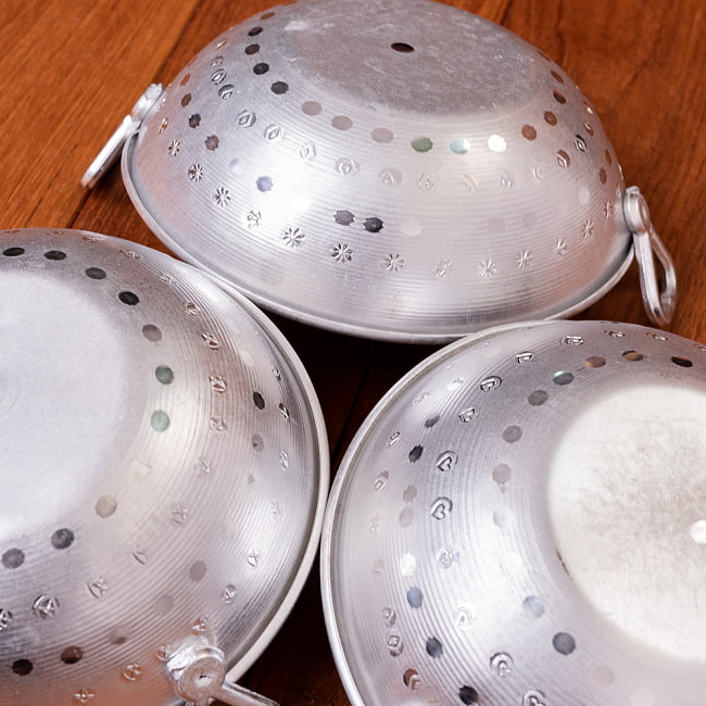 軽量リーズナブルなアルミニウム カダイ　インドの食器＆鍋 【直径約18ｃｍ】 10 - 模様のパターンはランダムとなります