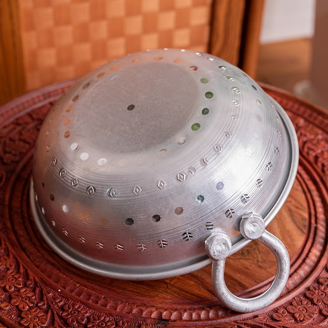 軽量リーズナブルなアルミニウム カダイ　インドの食器＆鍋【直径約21.5ｃｍ】 6 - 裏面の写真です