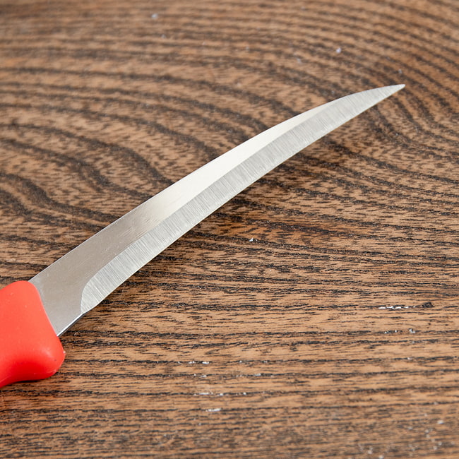 タイのカービングナイフ Kiwi ブランド 4 - 刃先部分です。鋭いので怪我にはご注意！