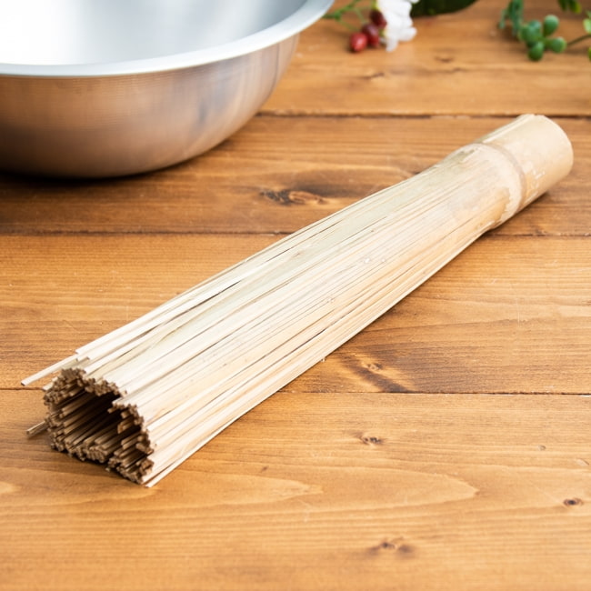 タイの竹製鍋洗い　ささら 2 - フライパンや中華鍋を洗う際に鍋肌を傷つけず
コゲや汚れだけをこそぎ落とします。