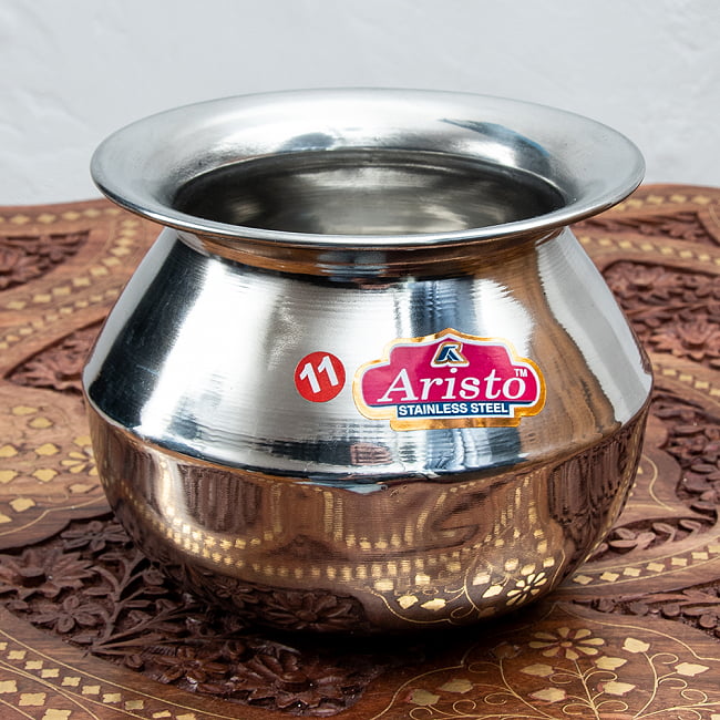 ステンレスのビリヤニ鍋　2〜3人分サイズ（約1400cc）の写真1枚目です。インドらしい独特の形状のお鍋です。インド料理,調理器具,ハンディ,鍋,ビリヤニ