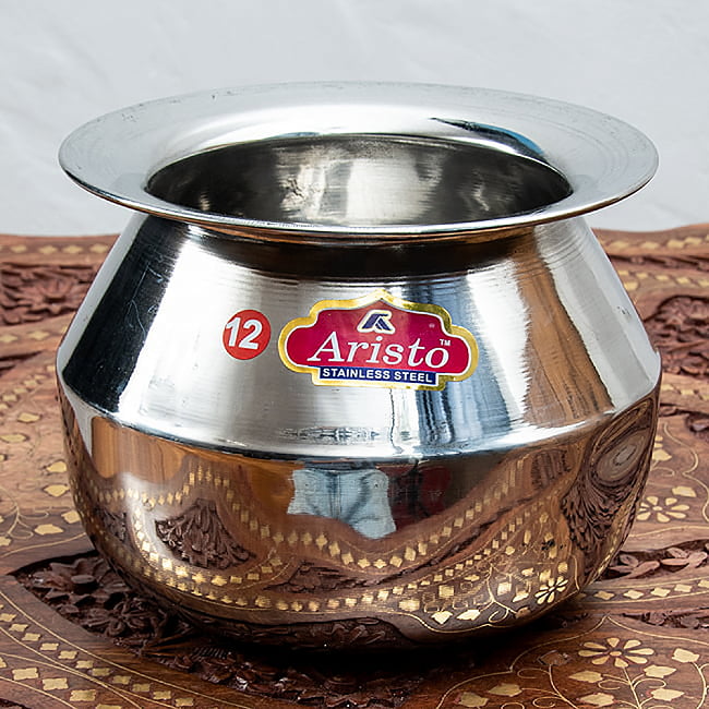 ステンレスのビリヤニ鍋　3人分以上サイズ（1800cc）の写真1枚目です。インドらしい独特の形状のお鍋です。インド料理,調理器具,ハンディ,鍋,ビリヤニ
