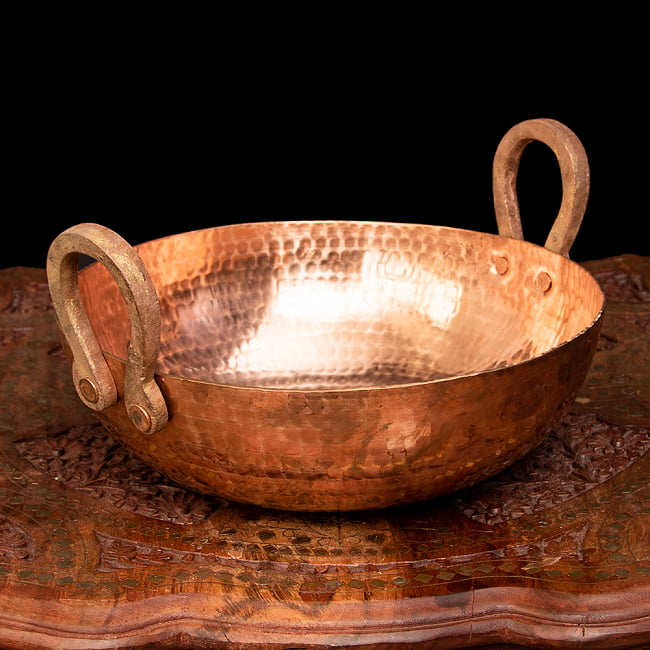 槌目仕立て高級調理用カダイ 銅製 - 直径25.5cmの写真1枚目です。重厚な存在感のあるインド鍋（カダイ）です。カラヒ,カダイ,インド鍋,マサラ