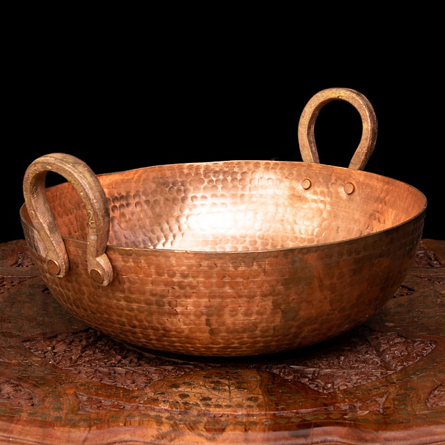 槌目仕立て高級調理用カダイ 銅製 - 直径31.5cmの写真1枚目です。重厚な存在感のあるインド鍋（カダイ）です。カラヒ,カダイ,インド鍋,マサラ