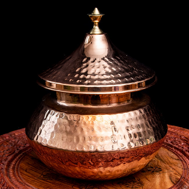 【蓋付き】ハンディカダイ - インドの鍋【直径約18cm】の写真1枚目です。ビリヤニなどを作るのに使えるハンディカダイです。インド料理,調理器具,ハンディ,鍋