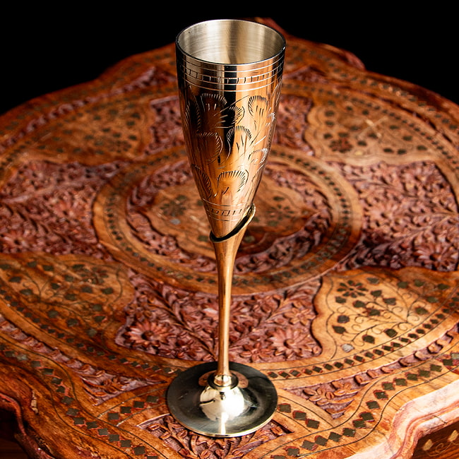 ネパールの真鍮製 ワイングラス ウォーターグラス 高さ24cm程度の写真グラス,ワイングラス,コップ,カップ,ダルバート