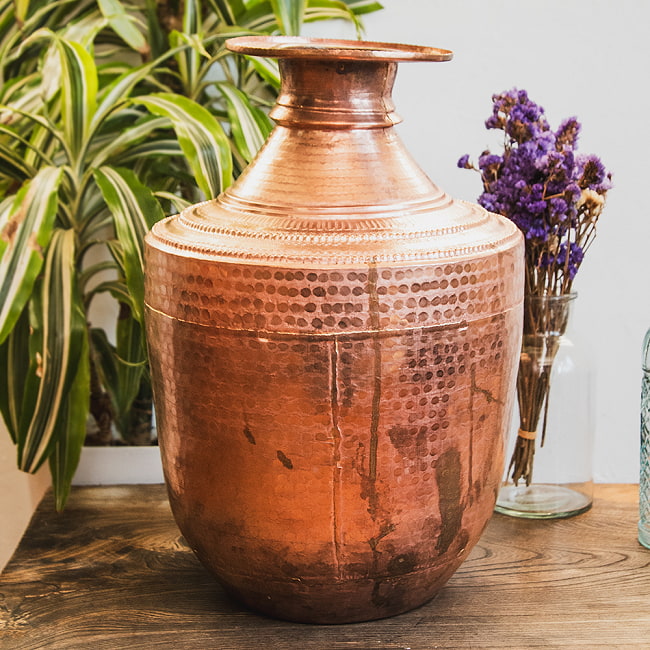 銅製ガルチャ - Ghalcha ネパール独特の水瓶 ラージサイズ 高さ42cm程度の写真水差し,水瓶,水甕,花瓶,vase