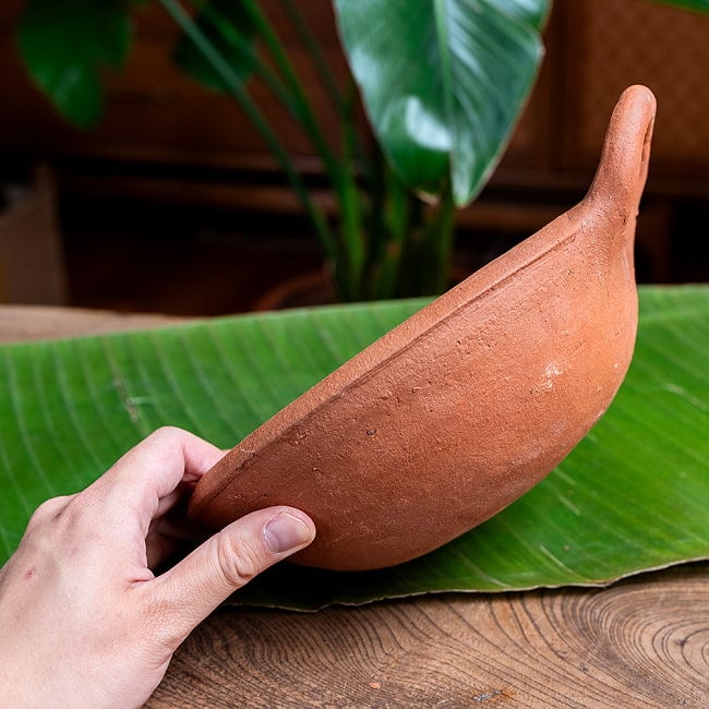 【3個セット】ワラン - スリランカ伝統の素焼き鍋 取っ手付き walang テラコッタ製 直径：22.5cm程度 7 - このくらいの深さがあります