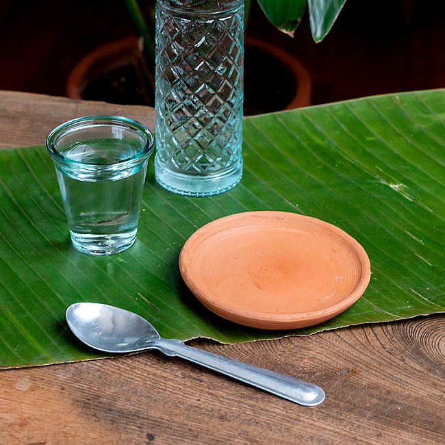 【3個セット】スリランカ伝統の素焼き小皿 テラコッタ製 直径：13cm程度  3 - やさしい風合いで食卓を彩ります