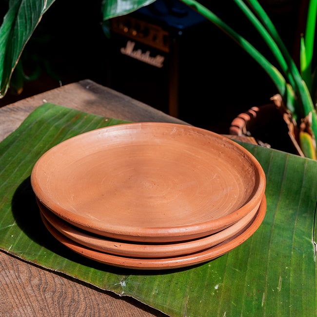 【3個セット】スリランカ伝統の素焼き中皿 テラコッタ製 直径：22.5cm程度 12 - 重ねるとこのような感じになります