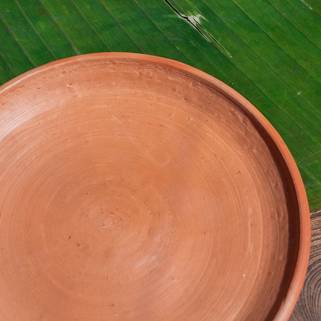 【3個セット】スリランカ伝統の素焼き中皿 テラコッタ製 直径：22.5cm程度 4 - 拡大写真です