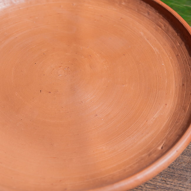 【3個セット】スリランカ伝統の素焼き中皿 テラコッタ製 直径：22.5cm程度 5 - 別の角度から