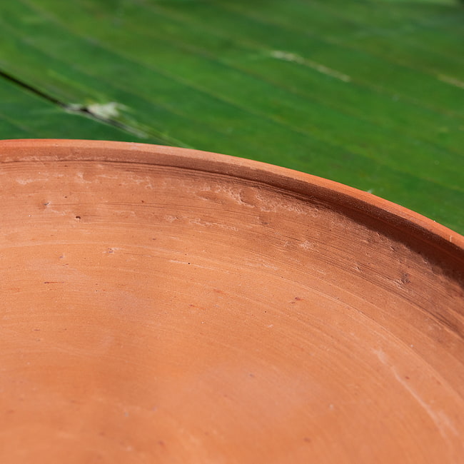 【3個セット】スリランカ伝統の素焼き中皿 テラコッタ製 直径：22.5cm程度 6 - 縁の拡大写真です