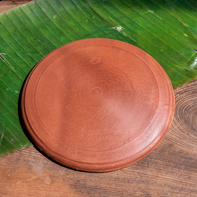 【3個セット】スリランカ伝統の素焼き皿 ライス＆カリープレート テラコッタ製 直径：26.5cm程度 8 - 裏面の写真です