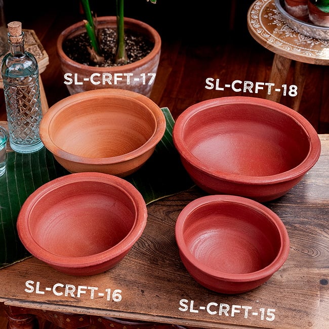 【3個セット】ワラン - スリランカ伝統の素焼き鍋 walang テラコッタ製 直径17.5cm程度 13 - こちらは【SL-CRFT-15】 同ジャンル品とのサイズ比較です。