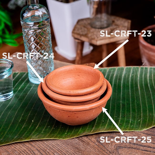 【3個セット】ミニボウル スリランカ伝統の素焼き食器 テラコッタ製 直径11.5cm程度 16 - こちらは【SL-CRFT-23】 同ジャンル品とのサイズ比較です。