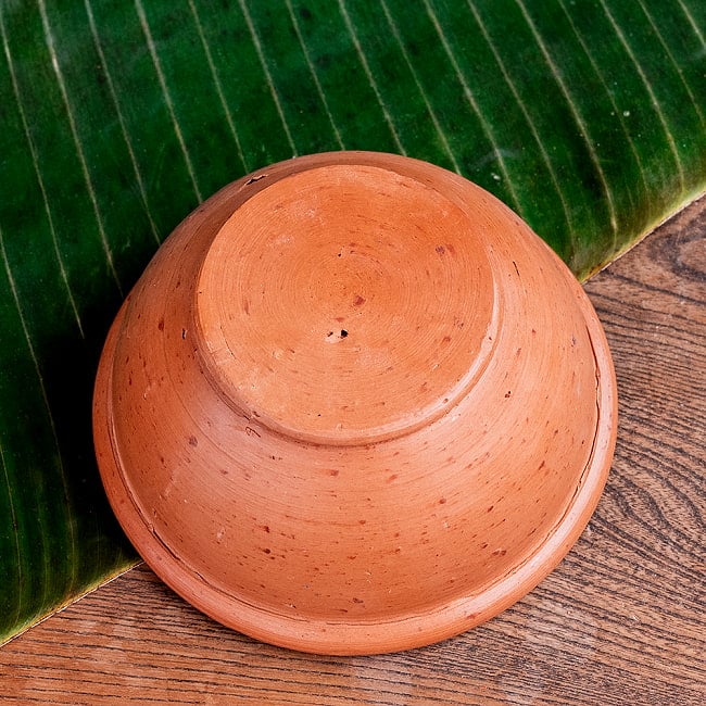 【3個セット】ミドルボウル スリランカ伝統の素焼き食器 テラコッタ製 直径15cm程度 9 - 裏面の写真です