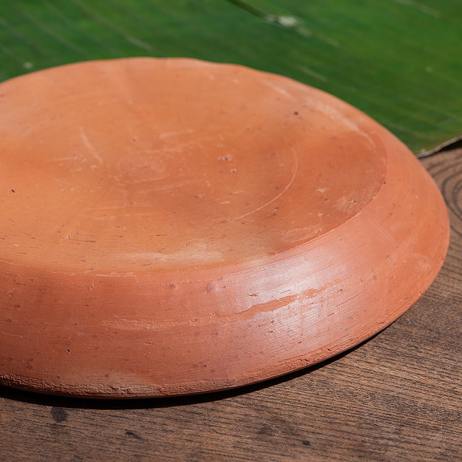 【10個セット】スリランカ伝統の素焼き中皿 テラコッタ製 直径：22.5cm程度 9 - 拡大写真です
