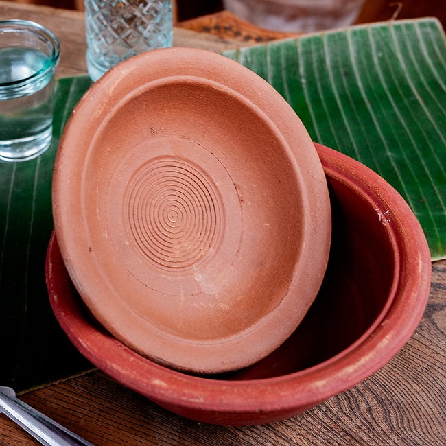 ワラン - スリランカ伝統の素焼き鍋 walang 蓋付き テラコッタ製 直径20.5cm程度 8 - 蓋裏面拡大写真です