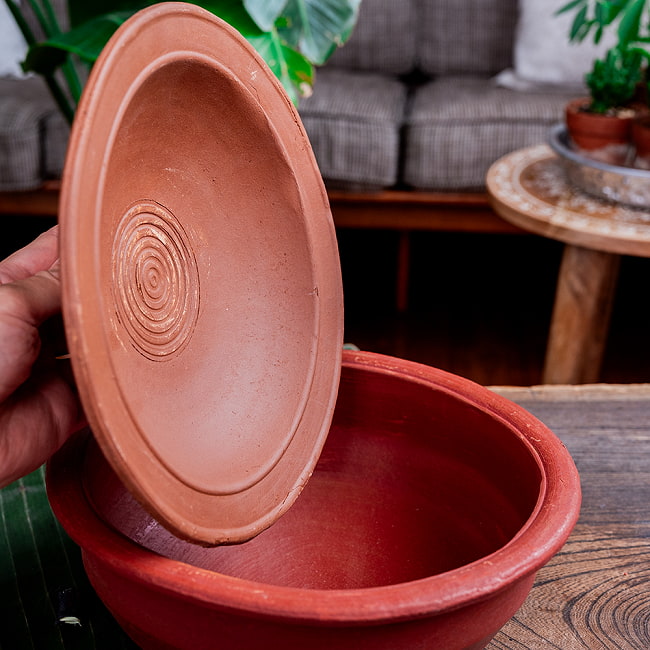 ワラン - スリランカ伝統の素焼き鍋 walang 蓋付き テラコッタ製 直径25cm程度 8 - 蓋裏面拡大写真です