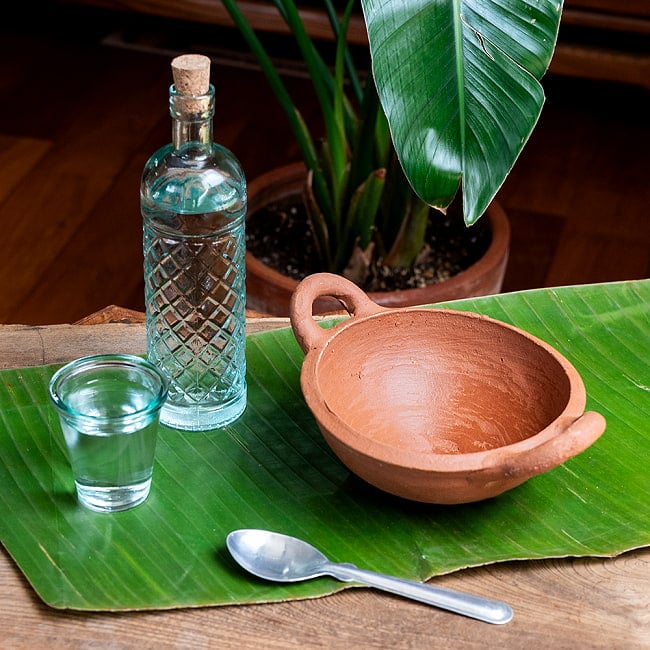 ワラン - スリランカ伝統の素焼き鍋 取っ手付き walang テラコッタ製 直径：18cm程度 3 - やさしい風合いで食卓を彩ります