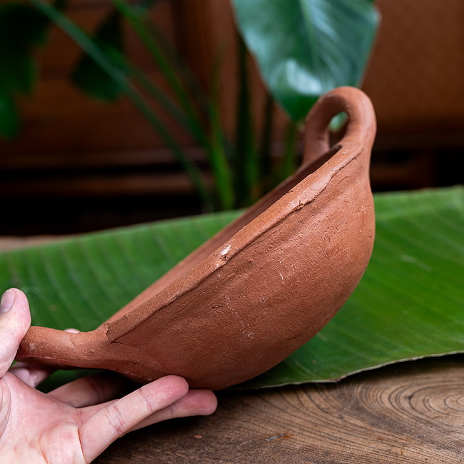 ワラン - スリランカ伝統の素焼き鍋 取っ手付き walang テラコッタ製 直径：18cm程度 7 - このくらいの深さがあります