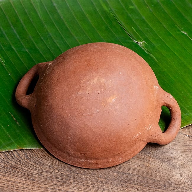 ワラン - スリランカ伝統の素焼き鍋 取っ手付き walang テラコッタ製 直径：18cm程度 8 - 裏面の写真です