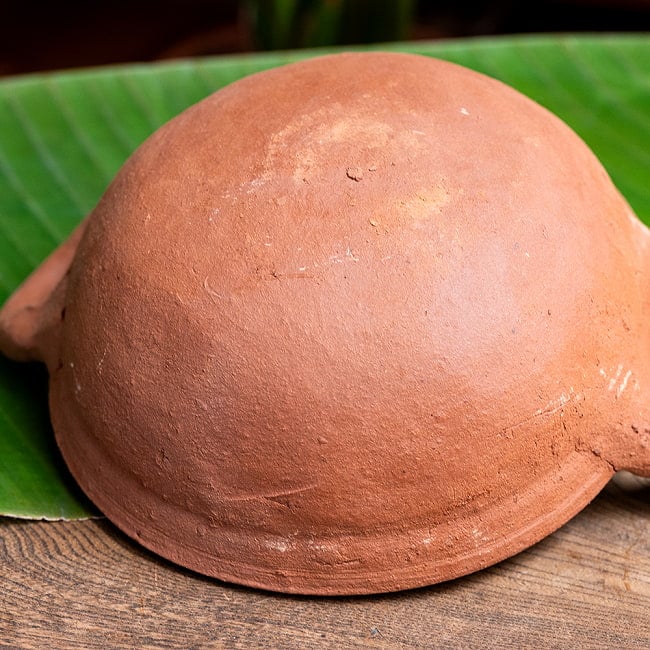 ワラン - スリランカ伝統の素焼き鍋 取っ手付き walang テラコッタ製 直径：18cm程度 9 - 拡大写真です