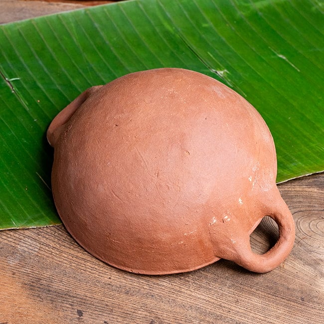 ワラン - スリランカ伝統の素焼き鍋 取っ手付き walang テラコッタ製 直径：20.5cm程度 8 - 裏面の写真です