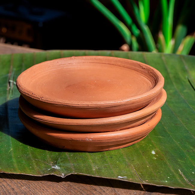 スリランカ伝統の素焼き小皿 テラコッタ製 直径：13cm程度  12 - 重ねるとこのような感じになります