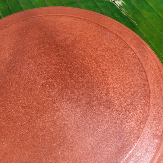 スリランカ伝統の素焼き皿 ライス＆カリープレート テラコッタ製 直径：26.5cm程度 9 - 拡大写真です