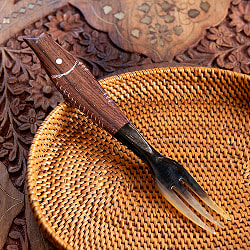 キャトルホーン　水牛の角のフィッシュフォーク　美しいべっ甲模様[約17cm×2.3cm] 持ち手木製