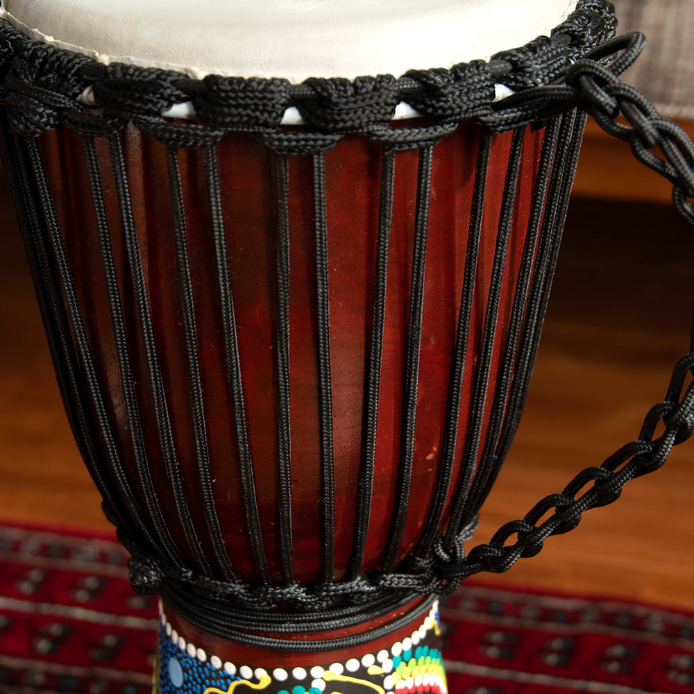 小さな西アフリカのジャンベ ドラム セット