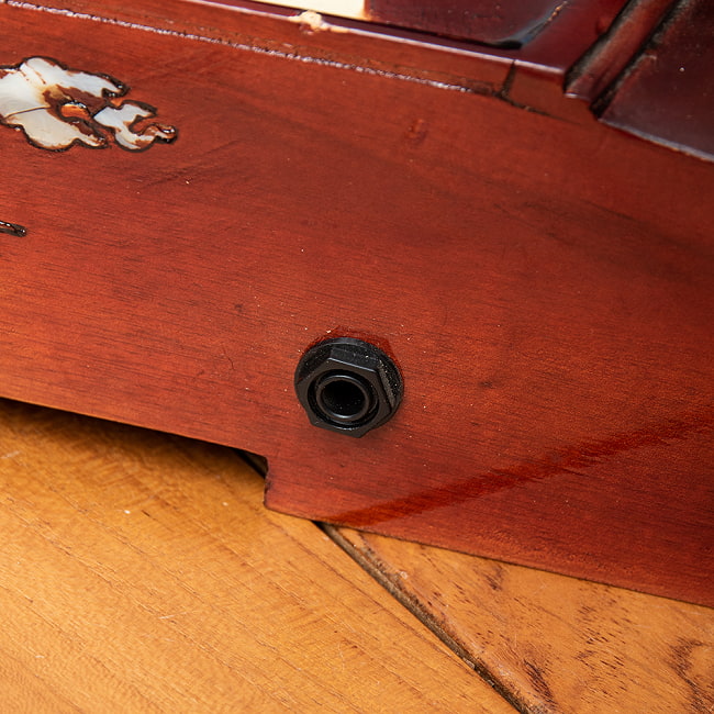 ベトナムの一弦琴 ダン・バウ （大） 5 - エレキギター等と同様のシールドケーブルでアンプに繋げられます。