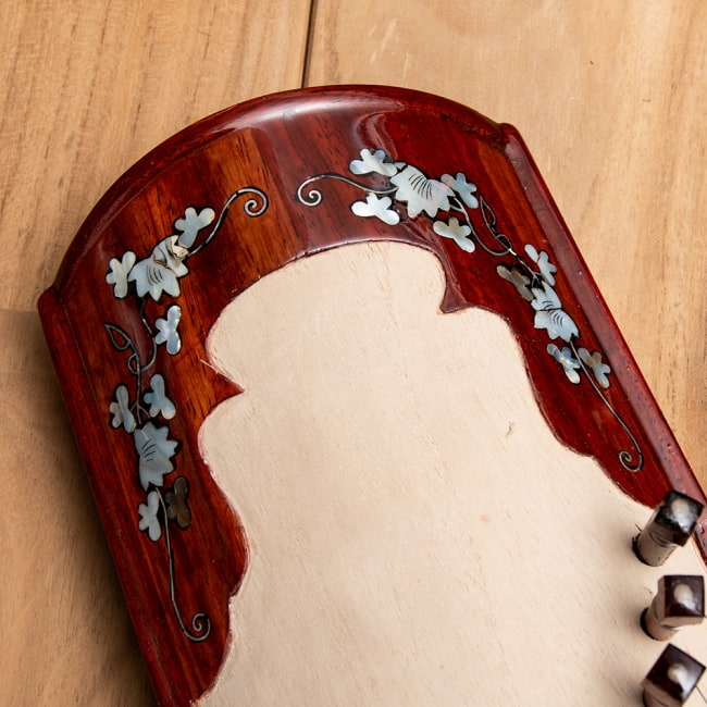 ベトナムの琴（ダン・トラン） - 螺鈿装飾付き 2 - 細部を見てみました。