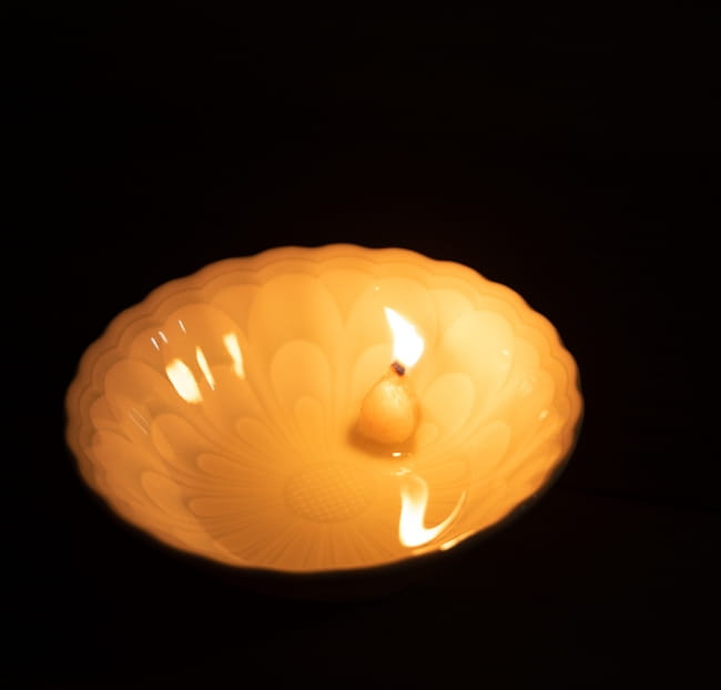 コットンの灯心 20g] 7 - 使い方のご説明 4:火を点けるとあっという間にオイルランプの出来上がり！
